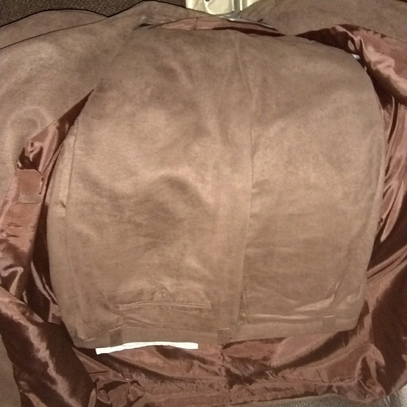 Multiple suits - Picture 6 of 6